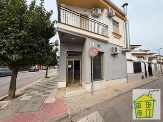 Local commercial  Calle san vicente paul. Local en venta en andújar