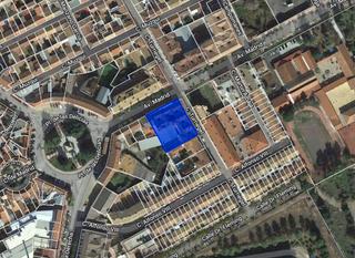 Local commercial à Avenida madrid 8. Locales en carolina (la)