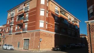 Local commercial à Avenida de la ilustración 24. Locales en venta en carolina (la)