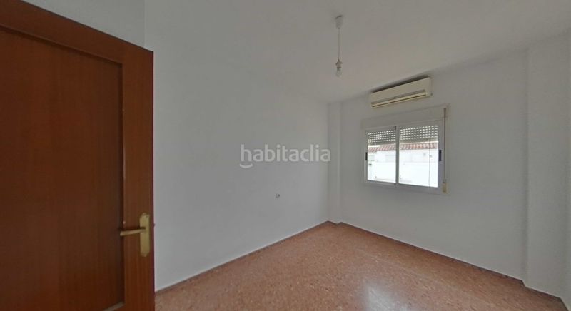 Foto cddb236c-f3a9-444a-8a4d-ef3ceb479b8d. Casa adossada amb aparcament a Andújar
