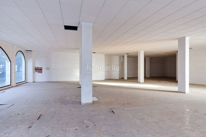 Foto 1cf0f3c4-ffd9-4cc2-84e1-3929bd3c6c87. Alquiler local comercial en avenida de andalucía 10 oportunidad de local en regimen de arrendamiento con fachada en Andújar