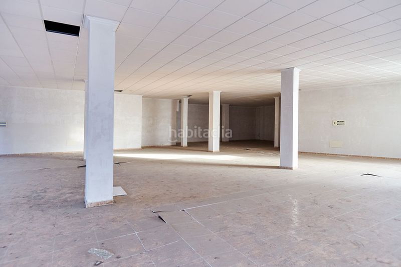 Foto 383e6470-2ec0-4489-b72a-81ad52855802. Alquiler local comercial en avenida de andalucía 10 oportunidad de local en regimen de arrendamiento con fachada en Andújar