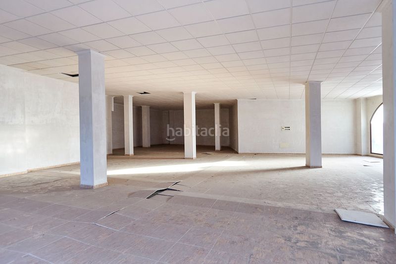 Foto a61df001-8895-4514-b0cb-c3266d2329ba. Alquiler local comercial en avenida de andalucía 10 oportunidad de local en regimen de arrendamiento con fachada en Andújar