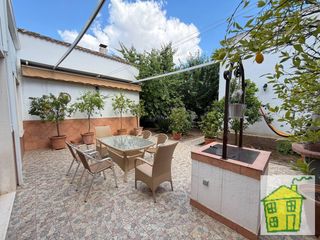 Casa a Marmolejo. Casa en venta en el centro de marmolejo