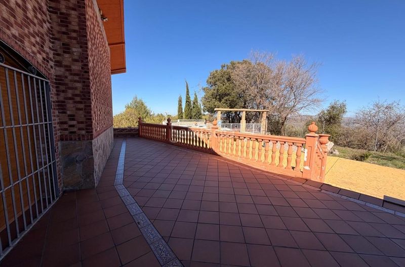 Foto cc0becbd-483e-4f01-9831-3fe7fedba482. Masia amb aparcament a Villares (Los)