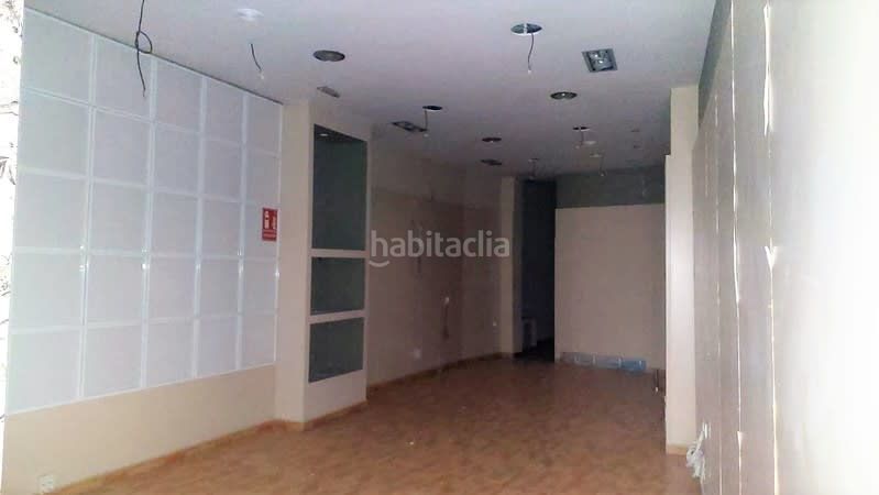 Foto b12699fe-f17c-46eb-8d04-fd05ddfefc2f. Local comercial a calle ollerías 57 a Andújar