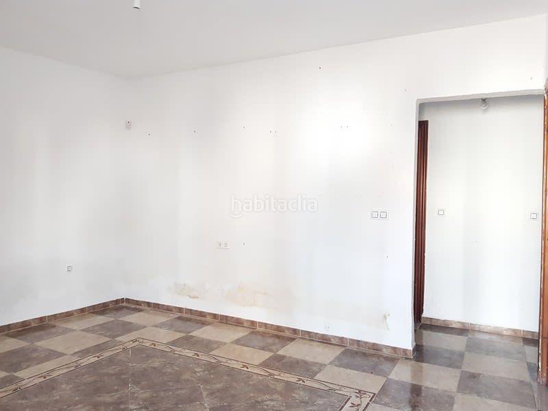 Foto 50209c13-e3ac-42a9-8e49-b5b3f2ac4443. Casa adossada a Carolina (La)