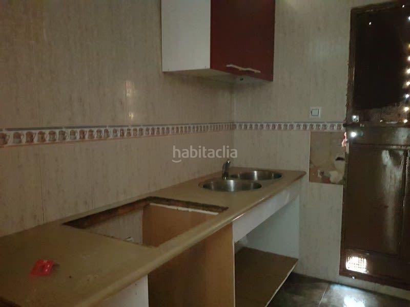 Foto 762f1914-d24b-4652-9f77-5695e7dbf29f. Casa adossada a Carolina (La)