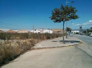Terreny residencial  Calle martín de ávalos. Terreno urbanizable en venta en avda. del ajedrez, linares, jaén