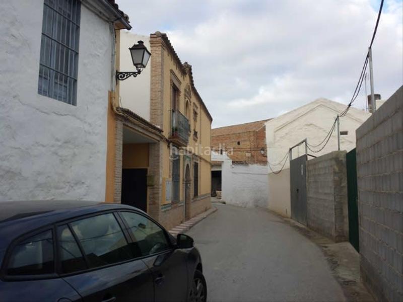 Foto cb21e129-7760-42f3-b415-ada799901e5a. Parking voiture dans Porcuna