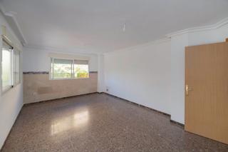 Pis  C/ periodista rodolfo salazar. Solvia inmobiliaria  piso alicantealacant