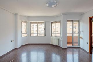 Appartement  C/ cora raga. Solvia inmobiliaria  piso valencia