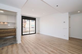 Piso  Carrer de joan mart. Piso con 3 habitaciones con ascensor, calefaccin y aire acondic