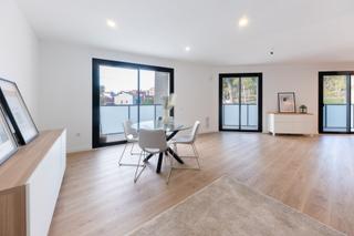 Casa pareada  Carrer de la farigola. Casa a estrenar con piscina