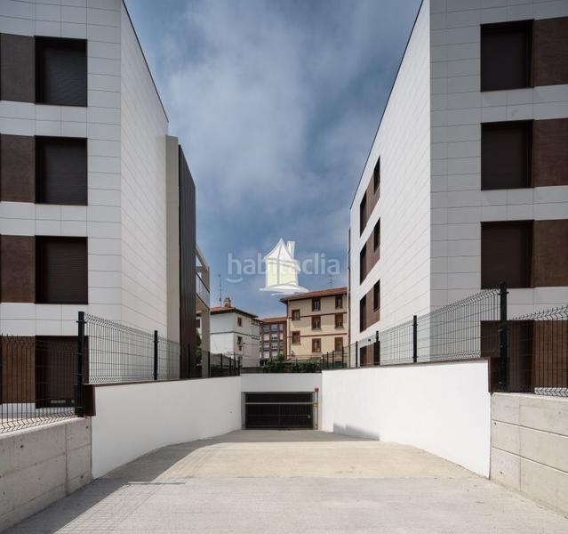 Foto 94a3d97f-1575-4669-8fbb-f46f6e6327fc. Aparcament cotxe a Polígono Rojo-Aldapa Getxo