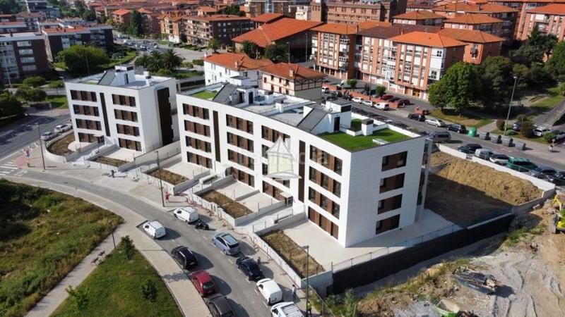 Foto 47772e24-c7b3-4a12-a3ec-3e27c2b98f4c. Parking voiture dans Polígono Rojo-Aldapa Getxo