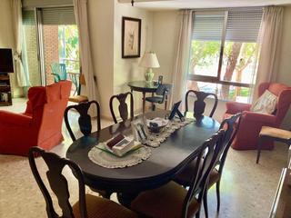 Appartement  Avenida conde de vallellano. Piso 4 dormitorios, 2 baños y cochera en conde vallellano  cordo