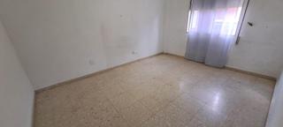 Piso  Avenida barcelona. Vivienda 4 dormitorios, 1 baños y ascensor en avda barcelona  co