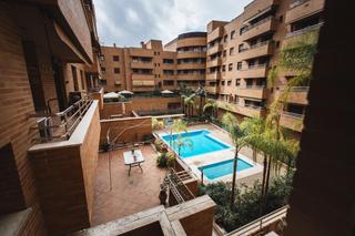 Pis  Calle caito bazn. Vivienda 3 dormitorios, 2 baos, garaje, trasteroy piscina en zo