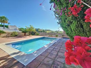 Casa  Miguel de molina. Casa independiente 4 dormitorios, 3 baños , piscina y  cochera