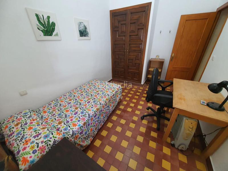 Foto 5725030f-05d2-4fb4-8f9e-66cb00964b74. Piso  4 dormitorios, 1 baño en zona san lorenzo cordoba en Córdoba