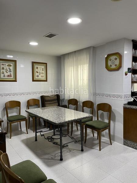 Foto 062ec514-d564-44eb-b2c3-b849cb6ad653. Piso  5 dormitorios, 3 baños, garaje y trastero junto a avda del aeropuerto cordoba en Córdoba