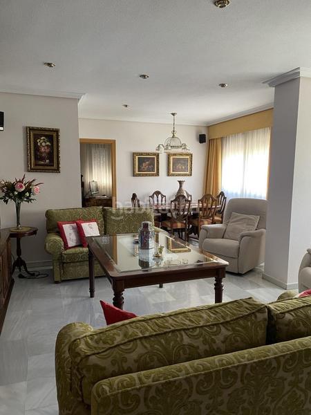 Foto 8a0e5f48-9a7b-4fe2-80d7-2a66a4d8e048. Piso  5 dormitorios, 3 baños, garaje y trastero junto a avda del aeropuerto cordoba en Córdoba