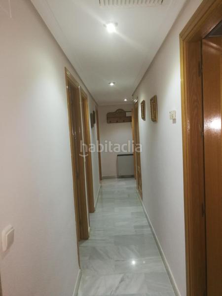 Foto c56feb20-e69d-407b-b49b-fd0616d7c985. Piso  5 dormitorios, 3 baños, garaje y trastero junto a avda del aeropuerto cordoba en Córdoba