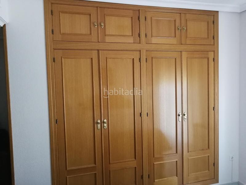 Foto daf3c056-b810-48be-9fb4-7bbd0528ee08. Piso  5 dormitorios, 3 baños, garaje y trastero junto a avda del aeropuerto cordoba en Córdoba