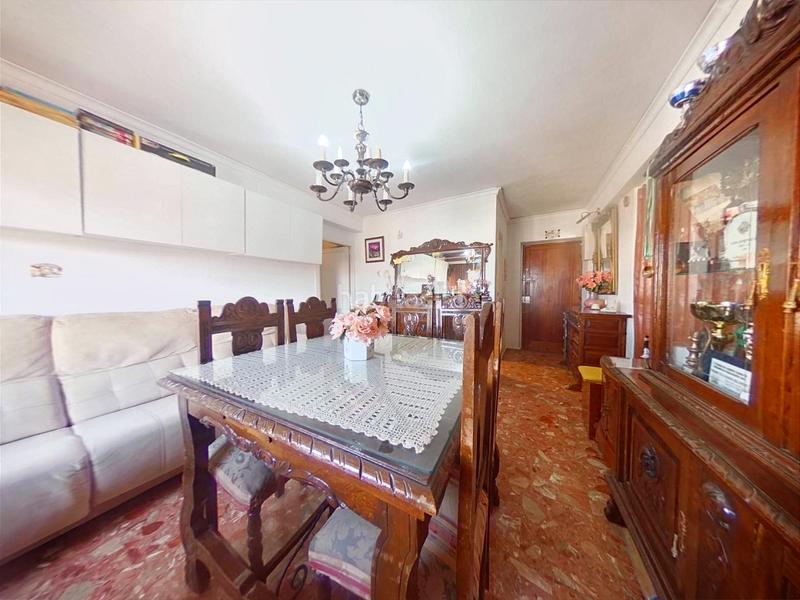 Foto a908dc09-c861-4de5-8cf7-da9581924d12. Piso dos pisos unidos, 6 dormitorios, 2 baños en zona carlos iii en Córdoba