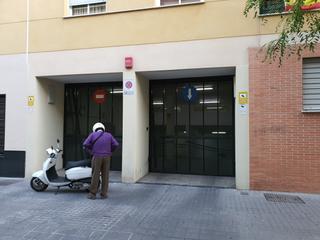 Aparcament cotxe a Santa Rosa - Valdeolleros. Cochera en venta junto al vial, zona santa rosa