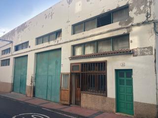 Nau industrial  Fuerteventura. Nave de 866m2 con oficinas y 2 viviendas en casas nuevas