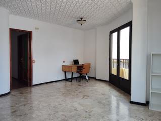 Pis  Roque. Piso con terraza en san gregorio