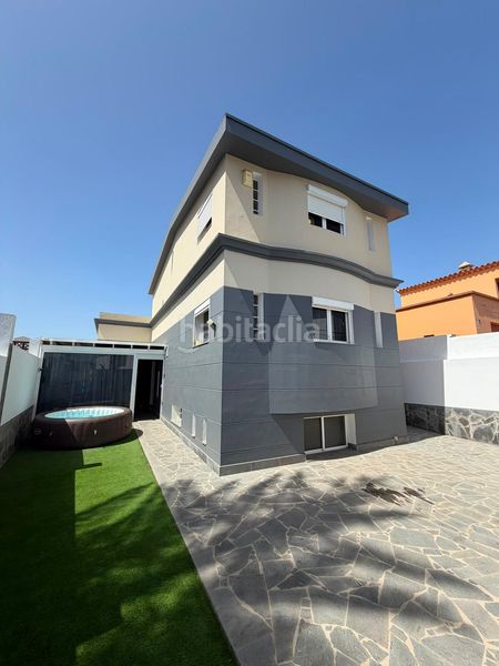 Foto 3aa786e1-7ed9-4a31-bb09-8a3b6fb19081. Casa con riscaldamento piscina in la herradura - balcón de Telde Telde
