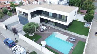 Maison à Pintor pau roig s/n. Increíble casa de lujo en el centro del pueblo