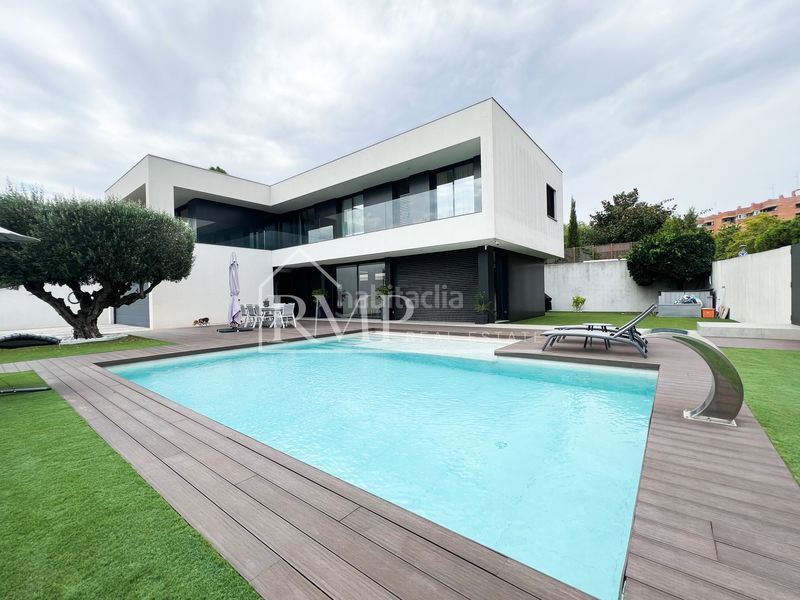 Foto a8bbada4-d1d6-4183-8eb2-4626c054d2dc. Casa en pintor pau roig s/n increíble casa de lujo en el centro del pueblo en Premià de Mar