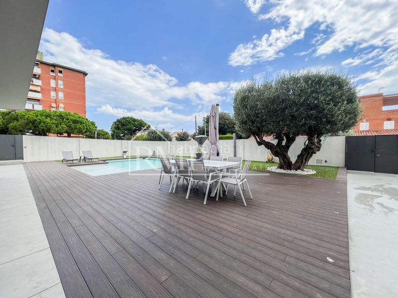 Foto f11c0cc8-4a2a-4093-a8a7-ed4b958077fa. Casa en pintor pau roig s/n increíble casa de lujo en el centro del pueblo en Premià de Mar