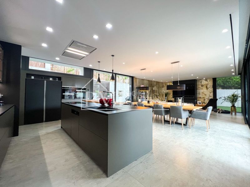 Foto fb74e71d-601a-4147-ab74-a841ffa68eef. Casa en pintor pau roig s/n increíble casa de lujo en el centro del pueblo en Premià de Mar