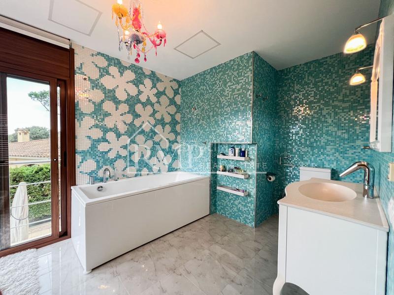 Foto ea61e2a4-ff57-44ee-8b1d-53374e7c0f27. Haus mit heizung pool in Montgoda Lloret de Mar