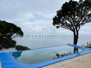 Maison à Del roger s/n. Exclusiva villa en primera línea de mar en punta brava, sant fel