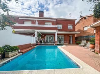 Maison à Cadí s/n. Casa pareada con piscina en el centro de sant vicenç de montalt