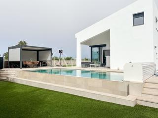 Casa a Perdius 1. Exclusiva villa con piscina climatizada y diseño moderno en un e