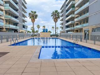 Pis a Del mare nostrum 2. Piso con terraza y vistas al mar en el puerto de badalona