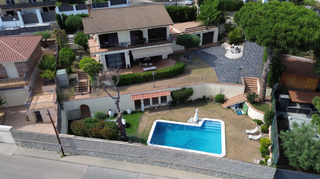 Maison à Premià de Dalt. Casa con jardín y piscina en zona residencial de premià de dalt