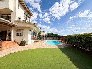 Maison à Marina s/n. Casa con piscina y vistas al mar en llavaneres, junto a la playa