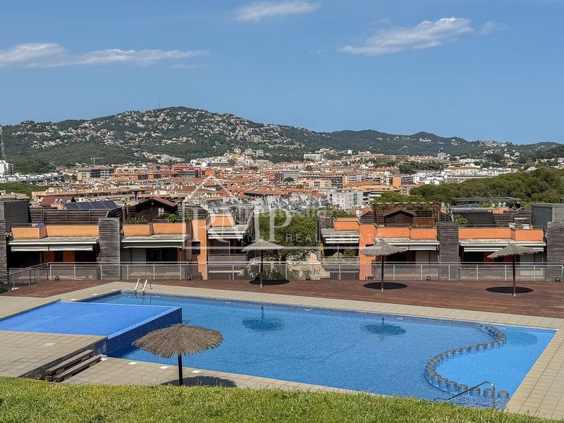Foto 6ad254fe-8e2a-486b-a06b-45d021594bf0. Pis amb piscina a Santa Clotilde Lloret de Mar