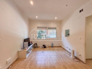 Pis a Joan xiii s/n. Piso para reformar en planta baja en el centro de sant boi de ll