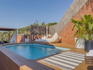 Reihenhaus  Turo d'en llull s/n. Casa adosada con piscina climatizada y vistas al mar en el centr