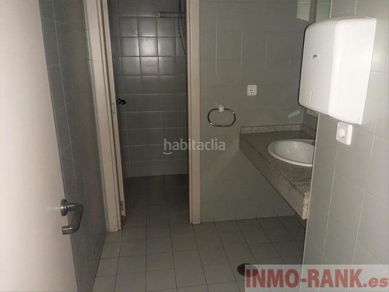 Foto 9e8b5bd0-3654-49e0-9a5d-846bc515db24. Location local commercial dans alcalde gregorio espino 52 dans Vigo