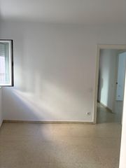 Miete Etagenwohnung in San Bartolomé. Amplio piso en alquiler en el corazón de sevilla por 1200